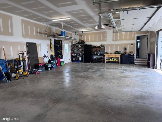 7513 WEST RD, York, PA 17403