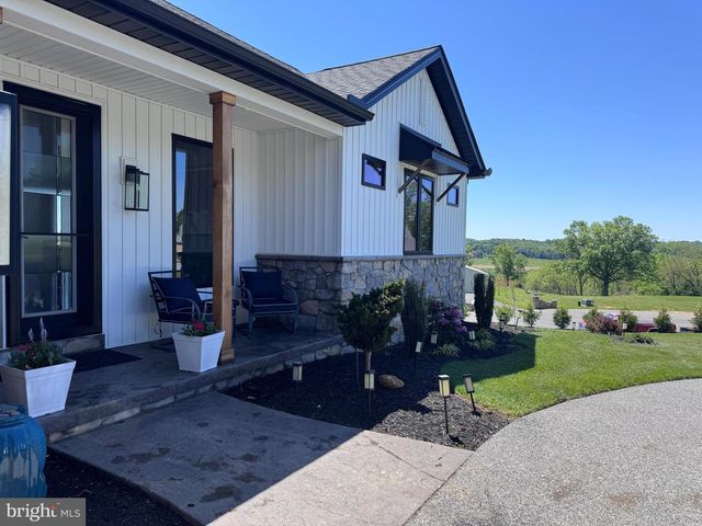 7513 WEST RD, York, PA 17403