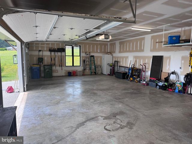 7513 WEST RD, York, PA 17403