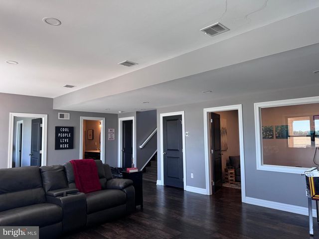 7513 WEST RD, York, PA 17403