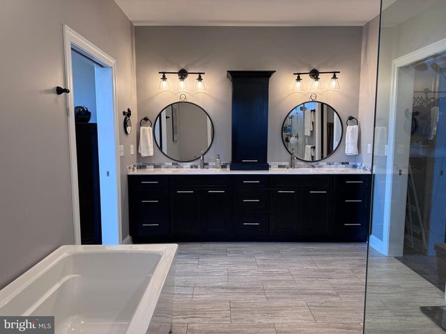 7513 WEST RD, York, PA 17403