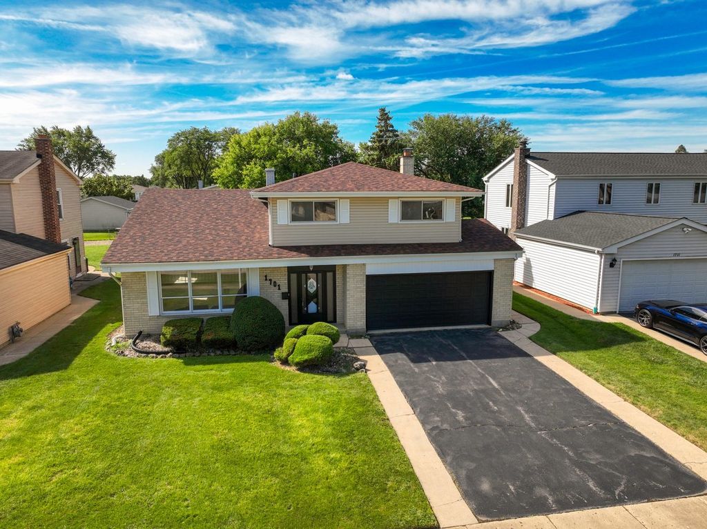 1701 W Goldengate Drive, Addison, IL 60101