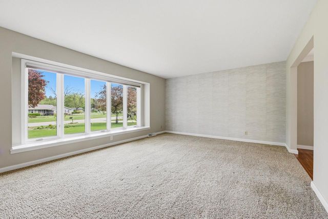 8845 Meadow LANE, Franklin, WI 53132