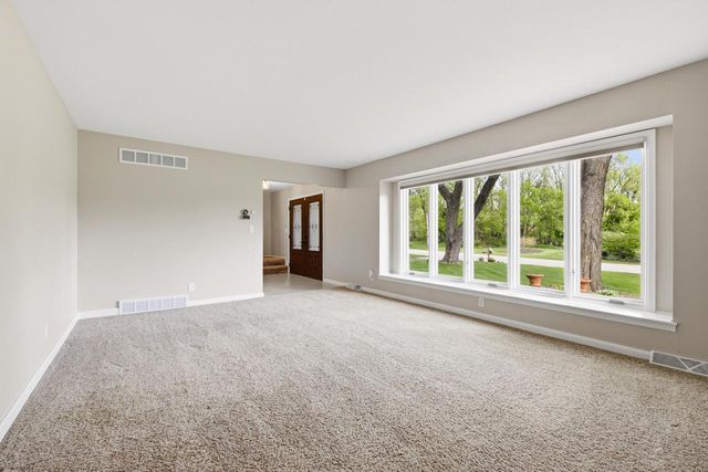 8845 Meadow LANE, Franklin, WI 53132