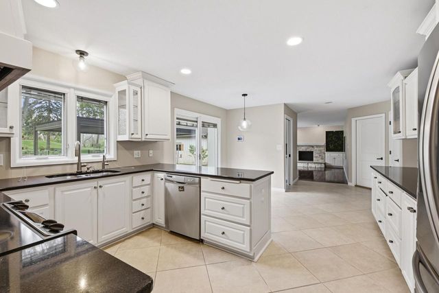 8845 Meadow LANE, Franklin, WI 53132