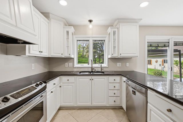 8845 Meadow LANE, Franklin, WI 53132
