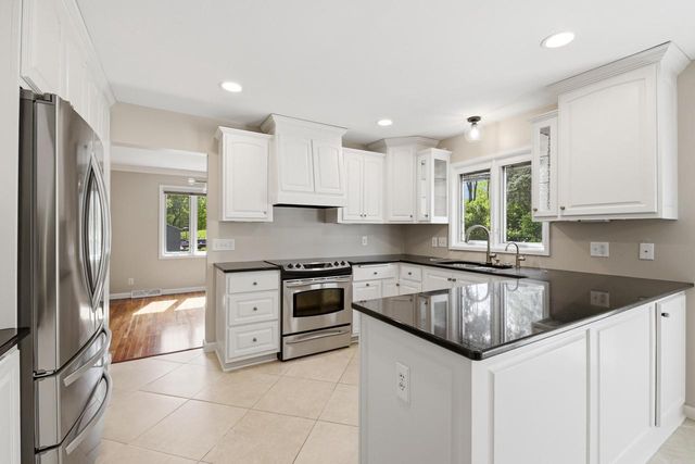 8845 Meadow LANE, Franklin, WI 53132