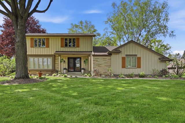8845 Meadow LANE, Franklin, WI 53132