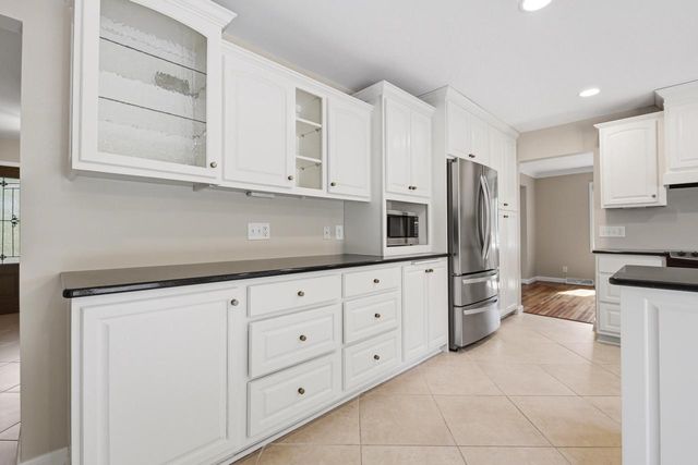 8845 Meadow LANE, Franklin, WI 53132
