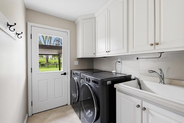 8845 Meadow LANE, Franklin, WI 53132