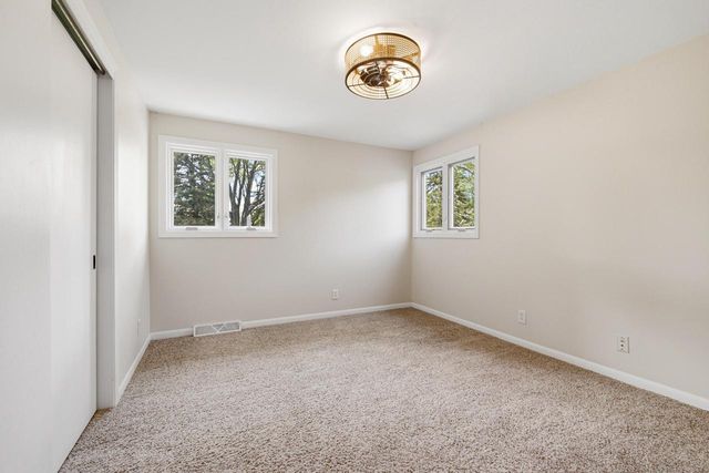 8845 Meadow LANE, Franklin, WI 53132