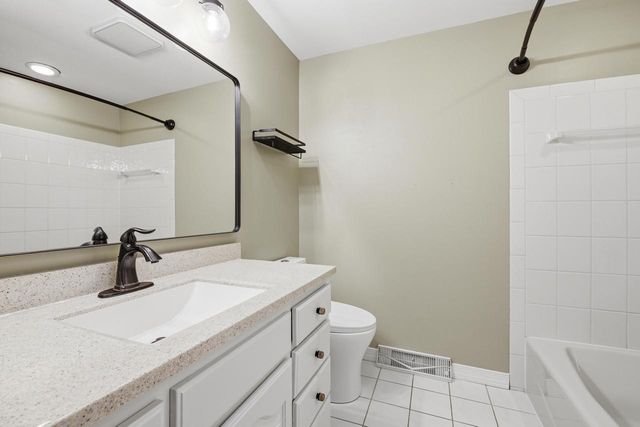 8845 Meadow LANE, Franklin, WI 53132