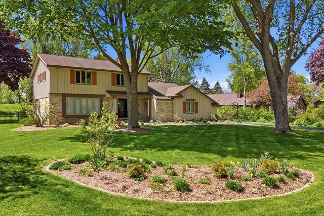 8845 Meadow LANE, Franklin, WI 53132