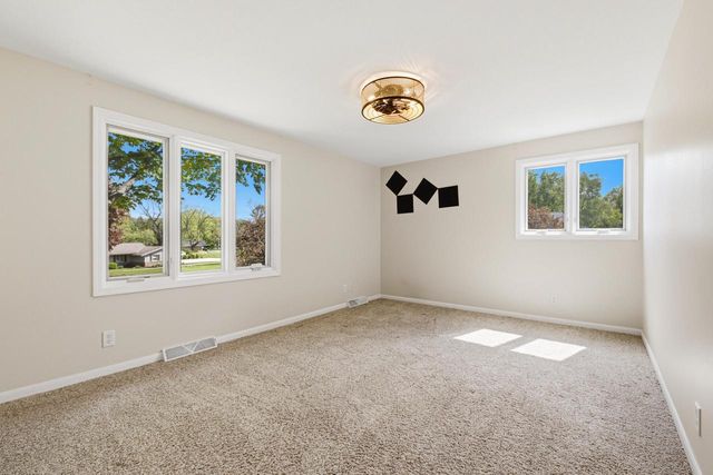 8845 Meadow LANE, Franklin, WI 53132