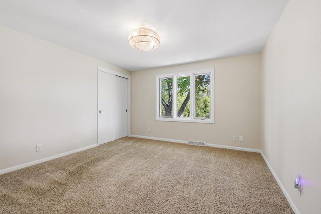 8845 Meadow LANE, Franklin, WI 53132