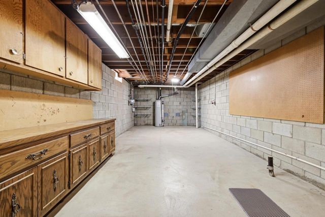 8845 Meadow LANE, Franklin, WI 53132