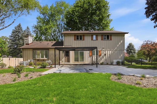 8845 Meadow LANE, Franklin, WI 53132