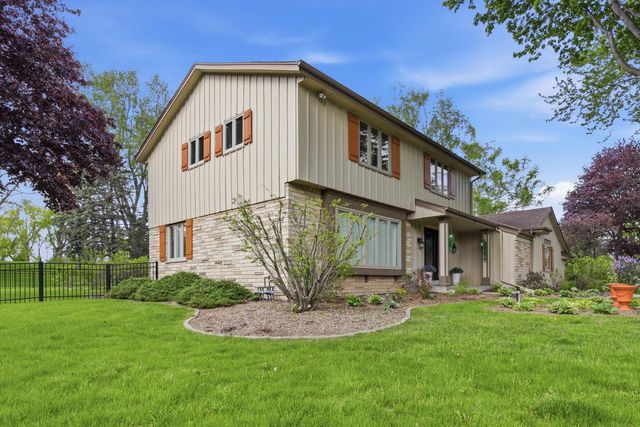 8845 Meadow LANE, Franklin, WI 53132
