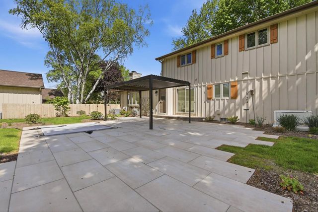 8845 Meadow LANE, Franklin, WI 53132