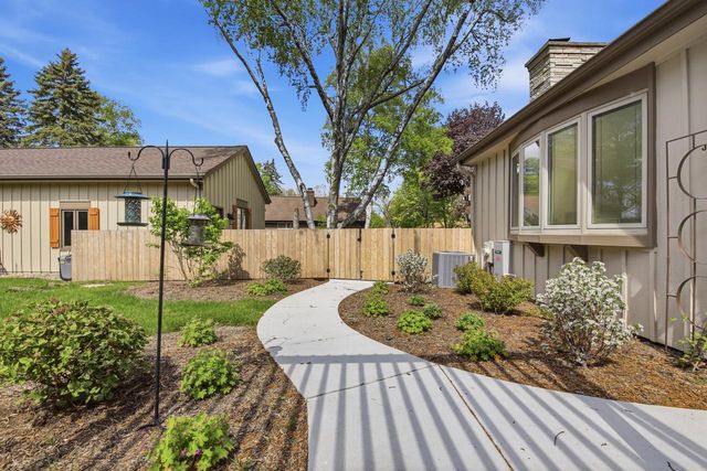 8845 Meadow LANE, Franklin, WI 53132