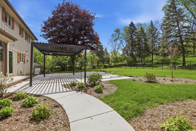 8845 Meadow LANE, Franklin, WI 53132