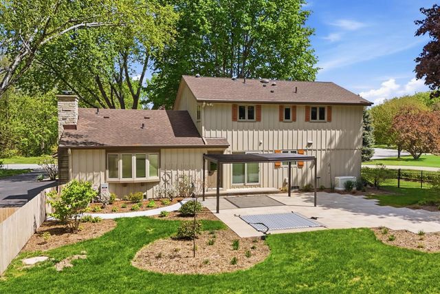 8845 Meadow LANE, Franklin, WI 53132