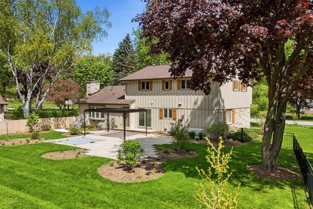 8845 Meadow LANE, Franklin, WI 53132