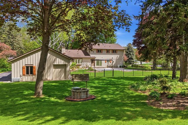 8845 Meadow LANE, Franklin, WI 53132