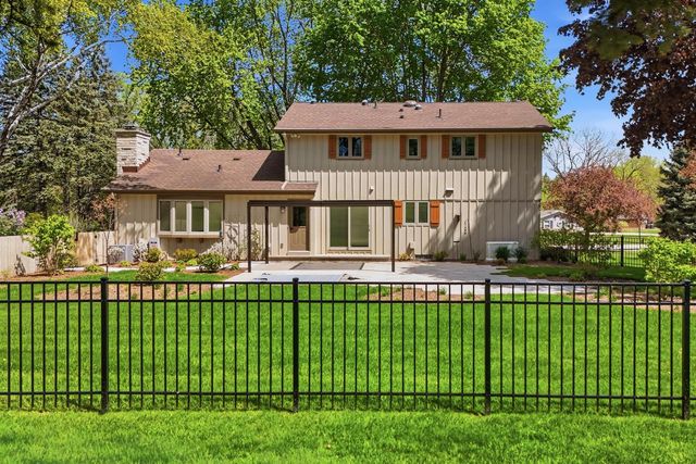 8845 Meadow LANE, Franklin, WI 53132