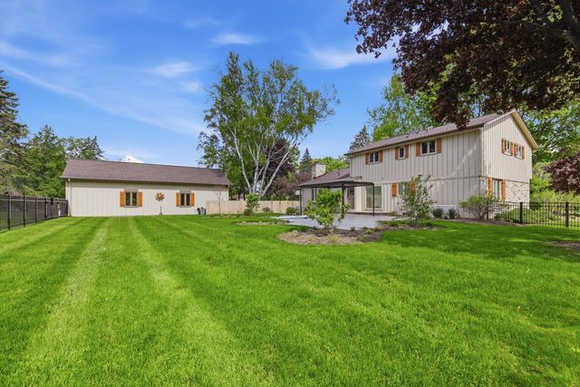 8845 Meadow LANE, Franklin, WI 53132