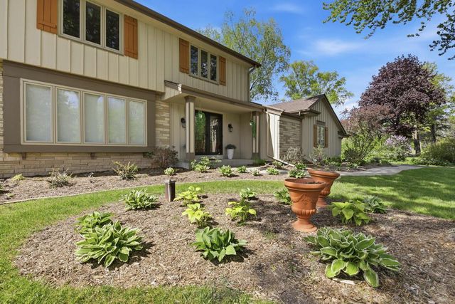 8845 Meadow LANE, Franklin, WI 53132