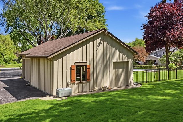 8845 Meadow LANE, Franklin, WI 53132