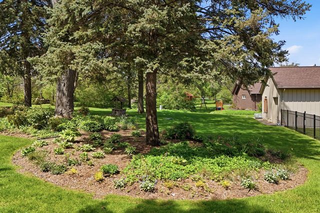 8845 Meadow LANE, Franklin, WI 53132