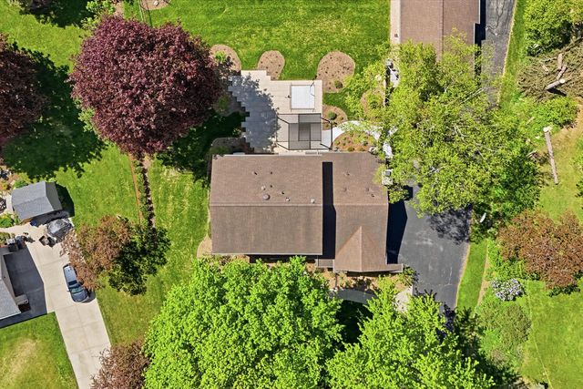 8845 Meadow LANE, Franklin, WI 53132