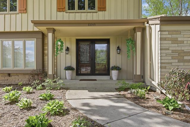 8845 Meadow LANE, Franklin, WI 53132