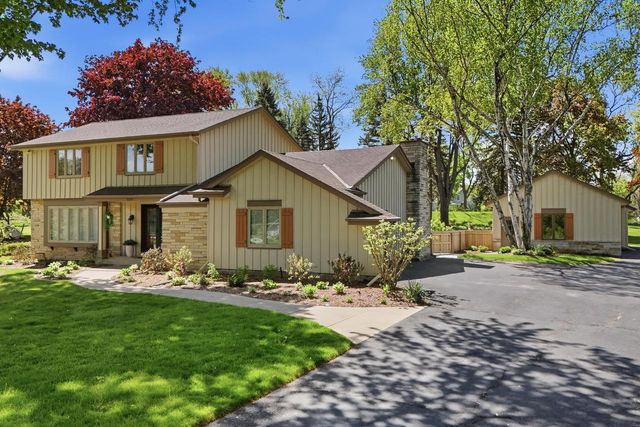 8845 Meadow LANE, Franklin, WI 53132