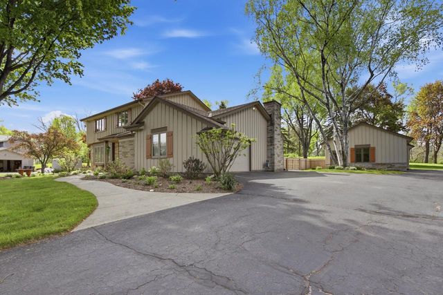 8845 Meadow LANE, Franklin, WI 53132