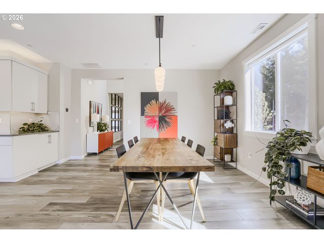 9957 Sw 173RD Ave, Beaverton, OR 97007