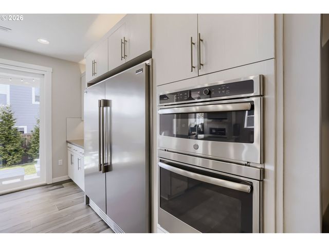 9957 Sw 173RD Ave, Beaverton, OR 97007