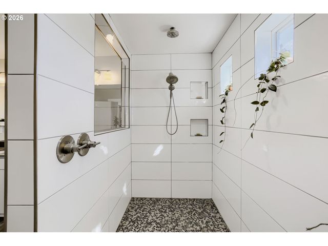 9957 Sw 173RD Ave, Beaverton, OR 97007