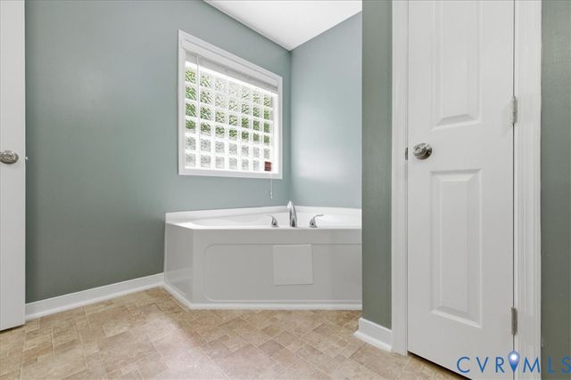 6300 Oak Arbor Ct, Chester, VA 23831