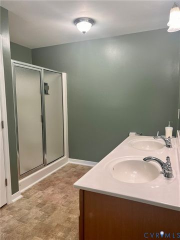 6300 Oak Arbor Ct, Chester, VA 23831