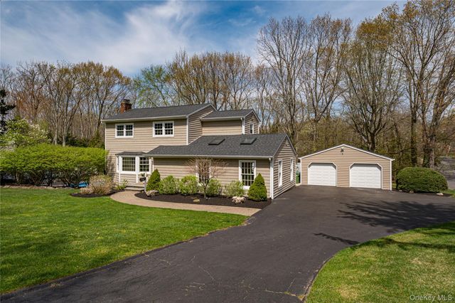 18 Pilgrim Drive, Port Jefferson, NY 11777