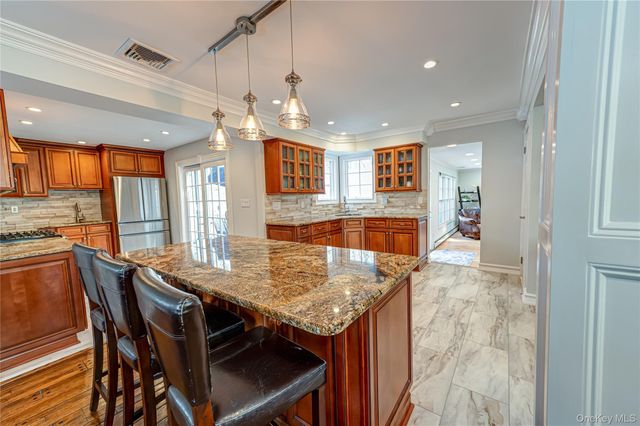 18 Pilgrim Drive, Port Jefferson, NY 11777