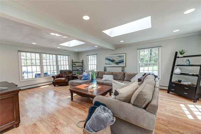 18 Pilgrim Drive, Port Jefferson, NY 11777