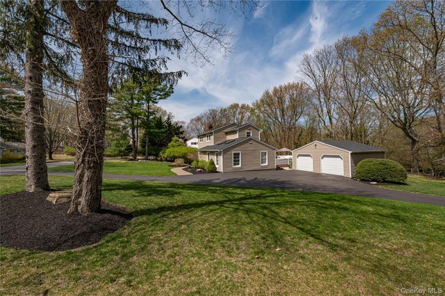 18 Pilgrim Drive, Port Jefferson, NY 11777