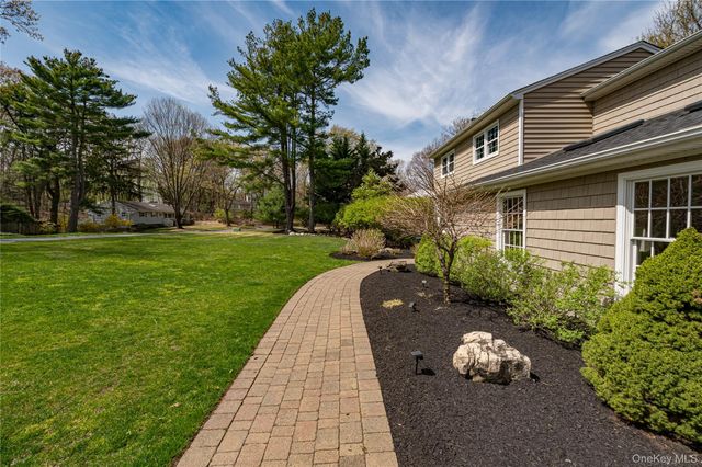 18 Pilgrim Drive, Port Jefferson, NY 11777