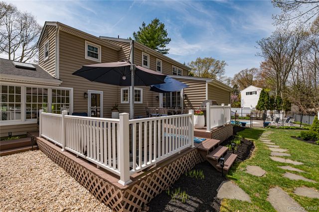 18 Pilgrim Drive, Port Jefferson, NY 11777