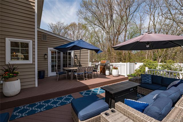 18 Pilgrim Drive, Port Jefferson, NY 11777