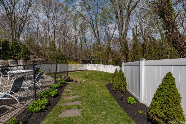 18 Pilgrim Drive, Port Jefferson, NY 11777